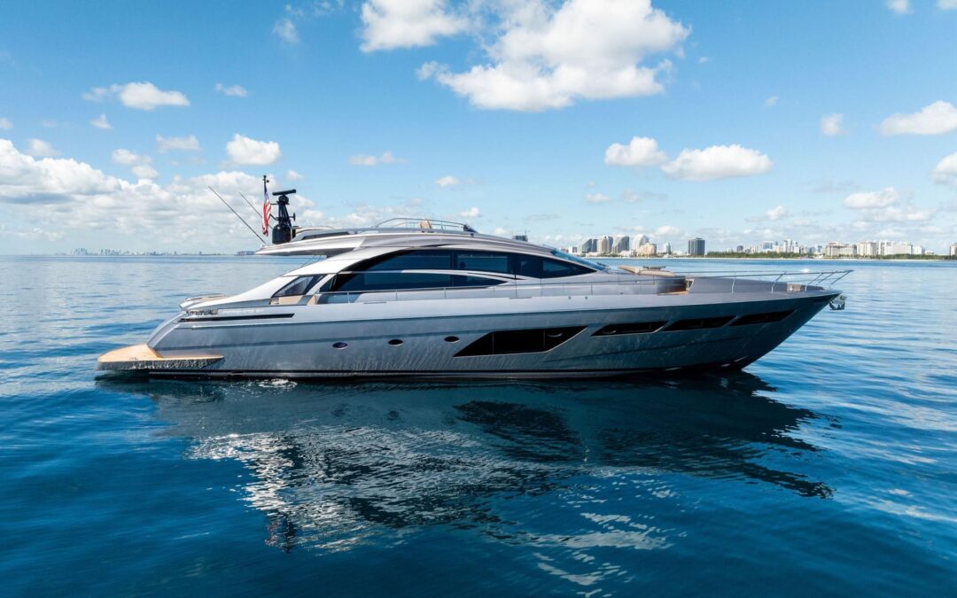 Yacht Review: 83 Pershing 8X 2023